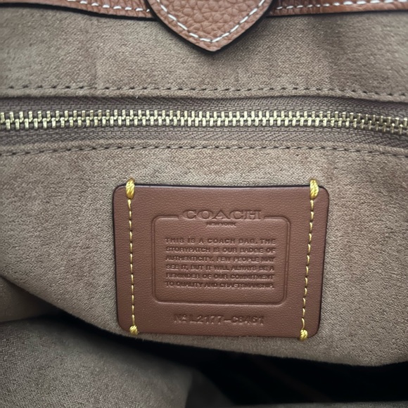 Beautiful Coach bag. - Picture 12 of 14